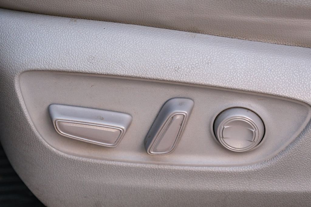 Thumbnail: 2023 Toyota Highlander - 27