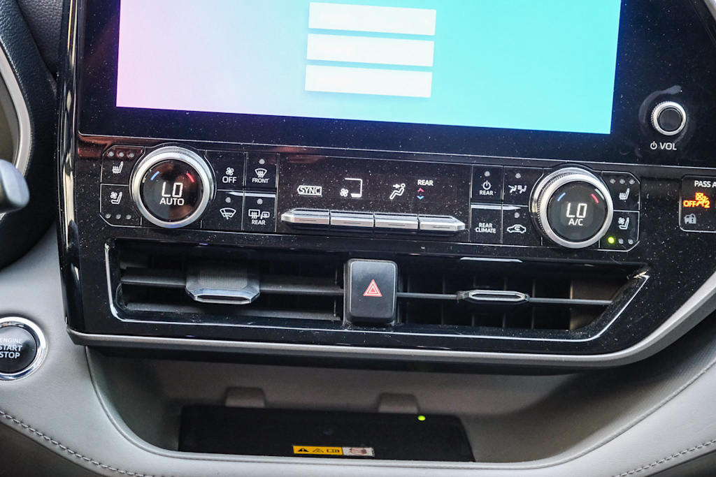 Thumbnail: 2023 Toyota Highlander - 24