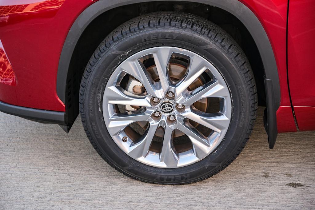 Thumbnail: 2023 Toyota Highlander - 20