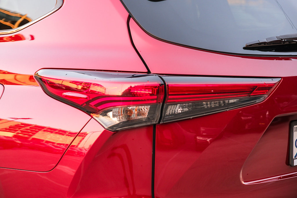 Thumbnail: 2023 Toyota Highlander - 18