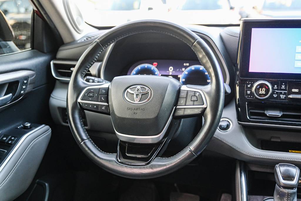 Thumbnail: 2023 Toyota Highlander - 8