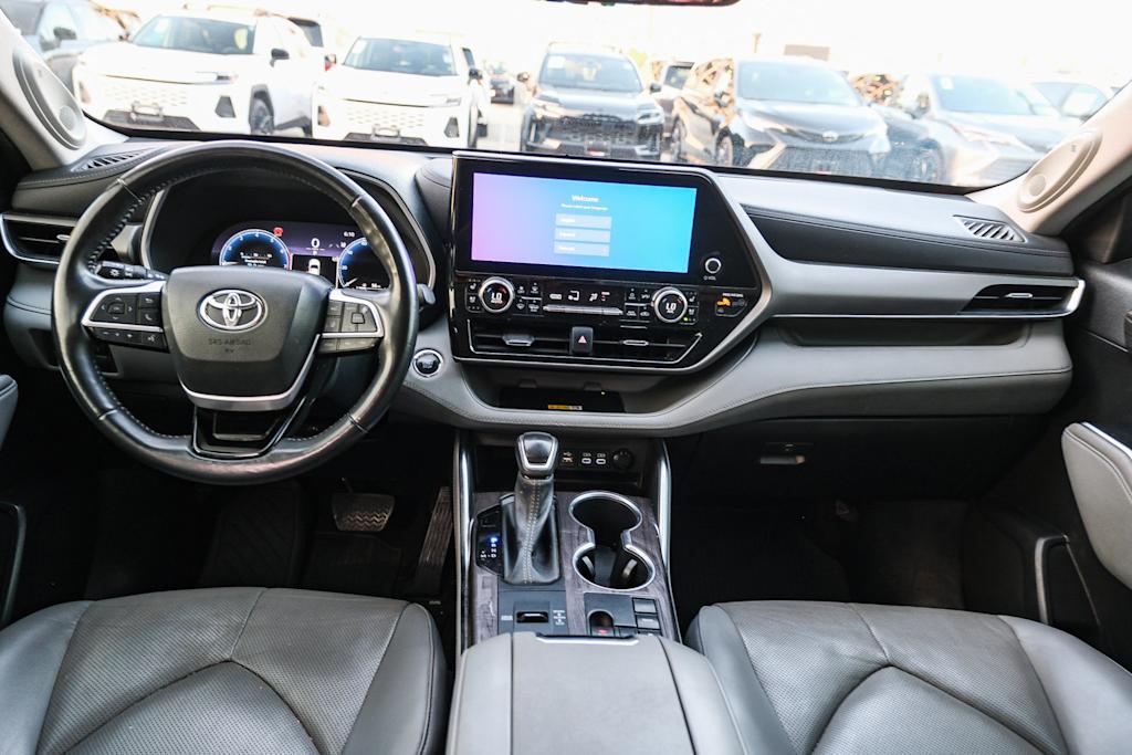 Thumbnail: 2023 Toyota Highlander - 2