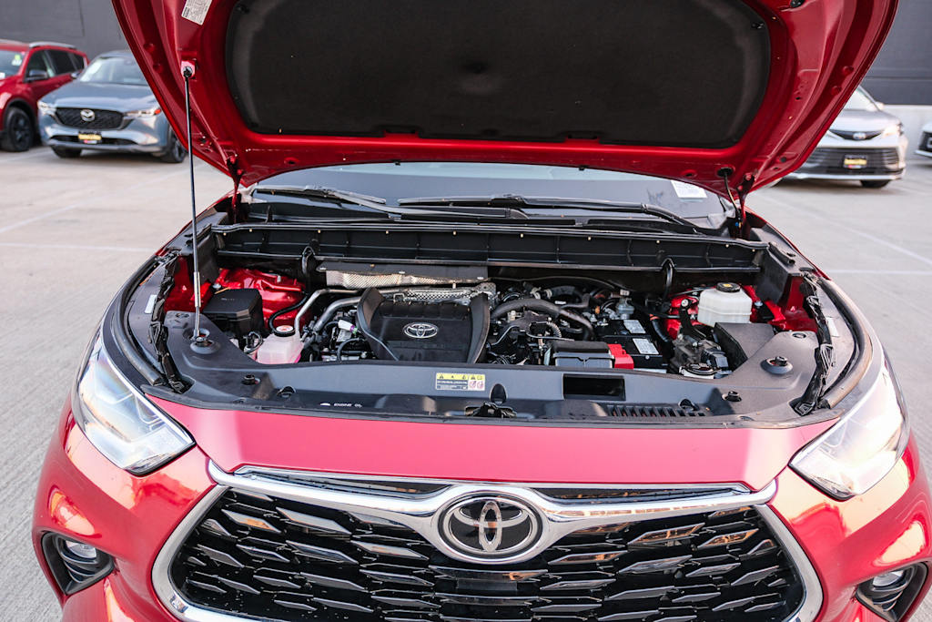 Thumbnail: 2023 Toyota Highlander - 7