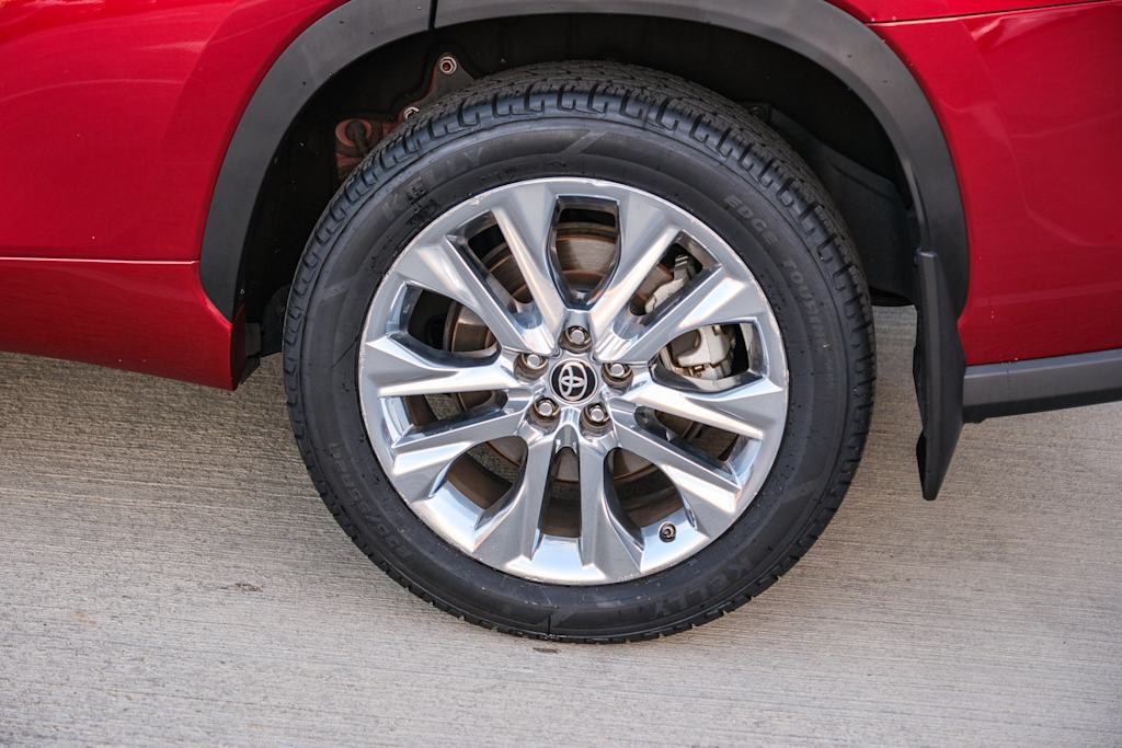 Thumbnail: 2023 Toyota Highlander - 6