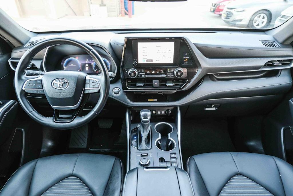 Thumbnail: 2025 Toyota Highlander - 2