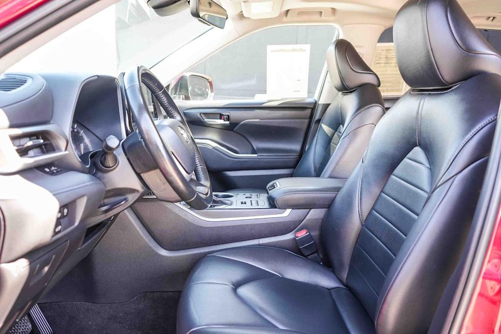 2023 Toyota Highlander XLE - Photo 10