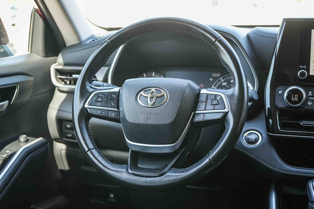 2023 Toyota Highlander XLE - Photo 8