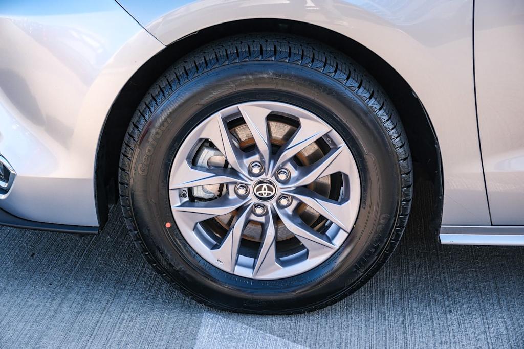 Thumbnail: 2024 Toyota Sienna - 20