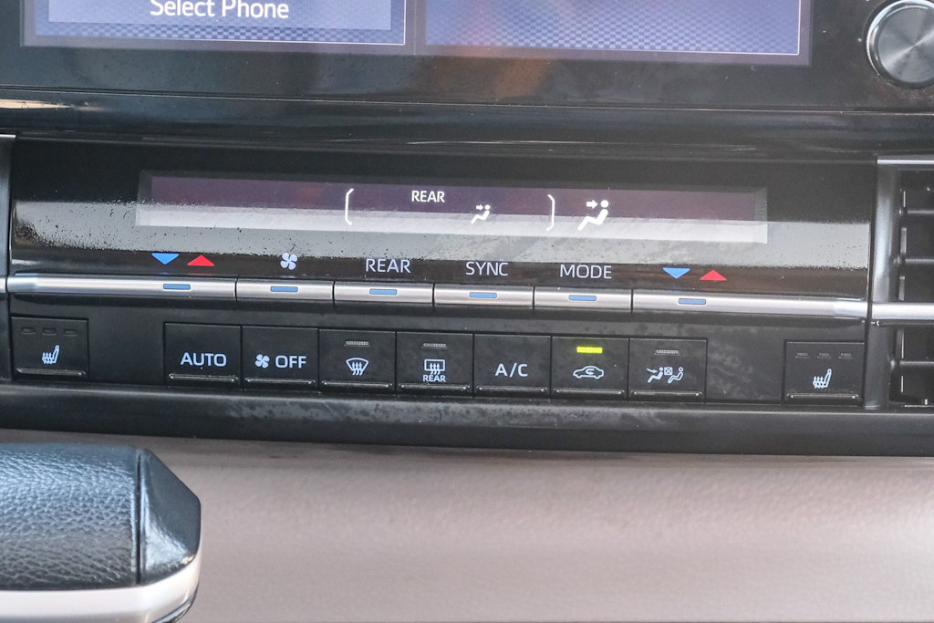 Thumbnail: 2024 Toyota Sienna - 24