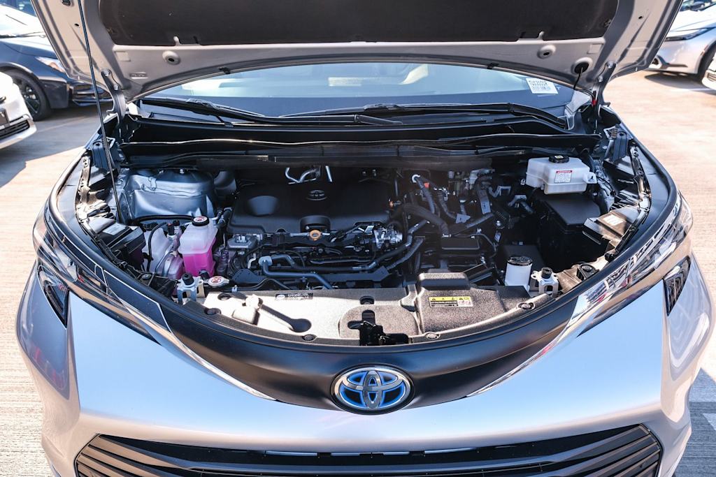 Thumbnail: 2024 Toyota Sienna - 8