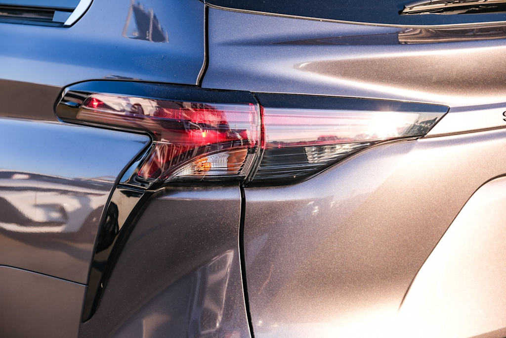 Thumbnail: 2024 Toyota Sienna - 17