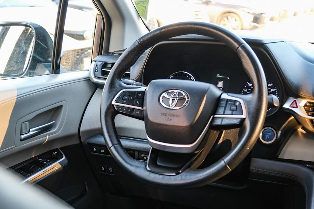 Thumbnail: 2024 Toyota Sienna - 9