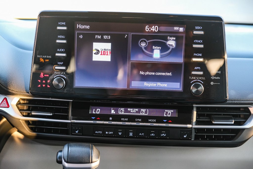 Thumbnail: 2024 Toyota Sienna - 23