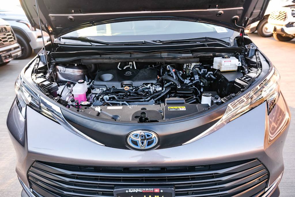 Thumbnail: 2024 Toyota Sienna - 8