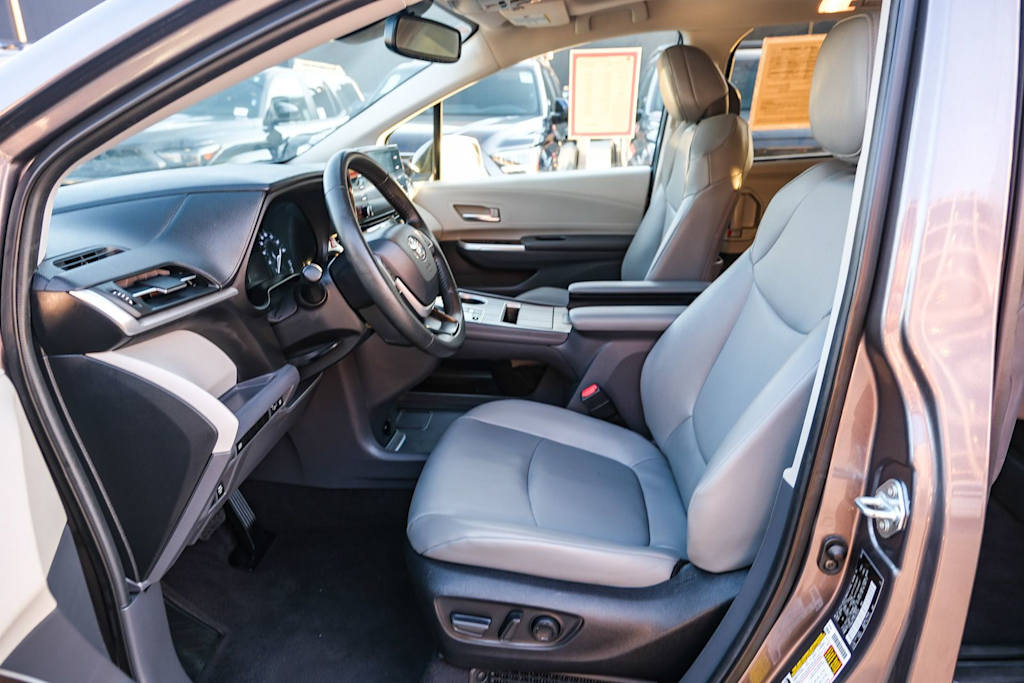 Thumbnail: 2024 Toyota Sienna - 11