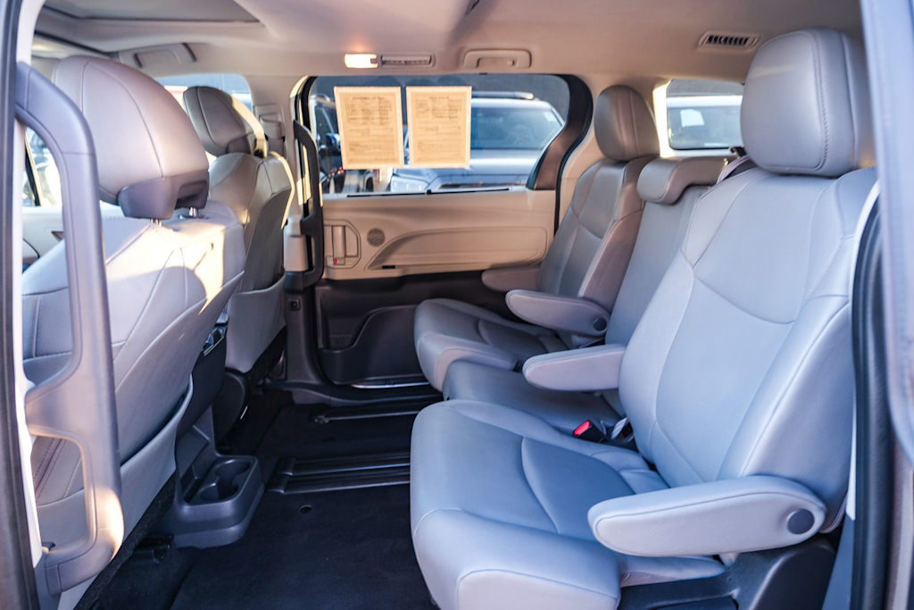 Thumbnail: 2024 Toyota Sienna - 12