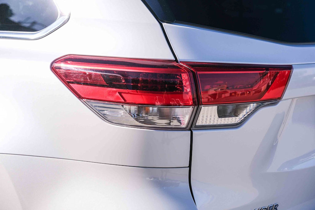 Thumbnail: 2018 Toyota Highlander - 18