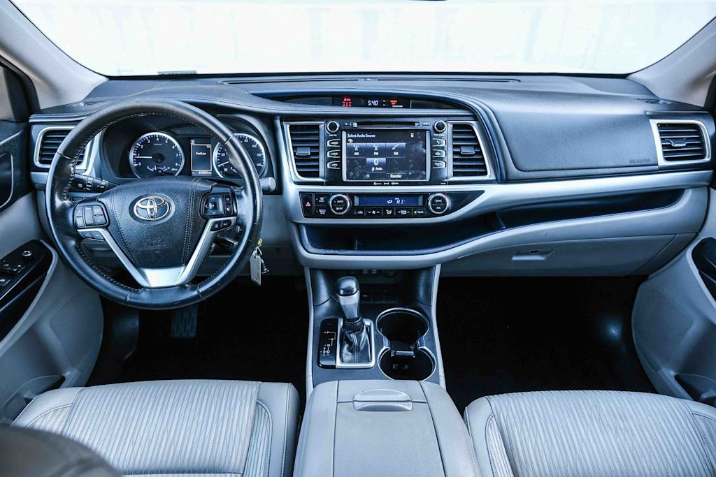 Thumbnail: 2018 Toyota Highlander - 2