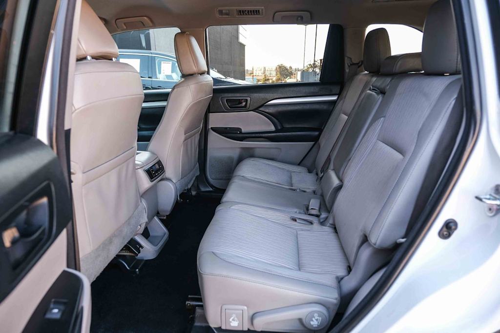 Thumbnail: 2018 Toyota Highlander - 11