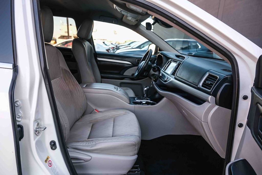Thumbnail: 2018 Toyota Highlander - 9