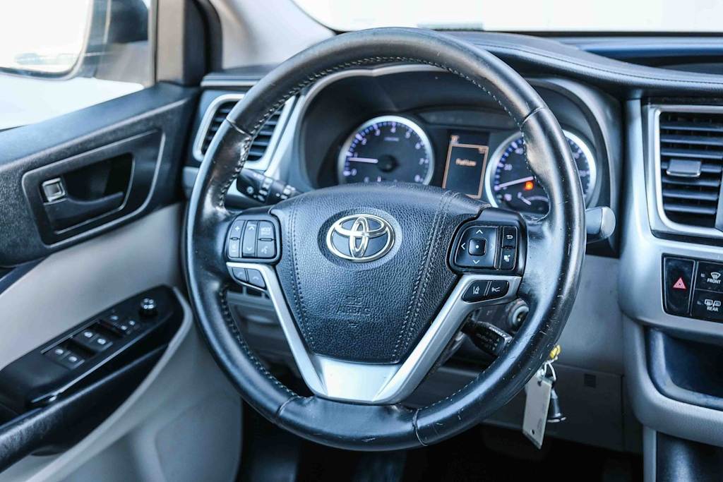 Thumbnail: 2018 Toyota Highlander - 8