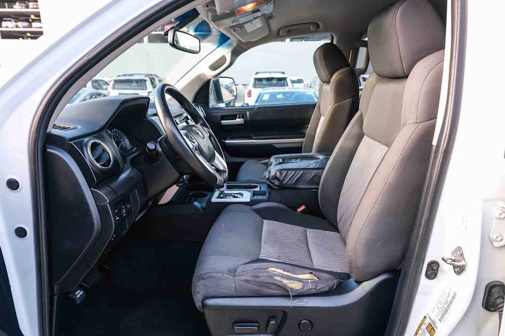 Thumbnail: 2015 Toyota Tundra - 11