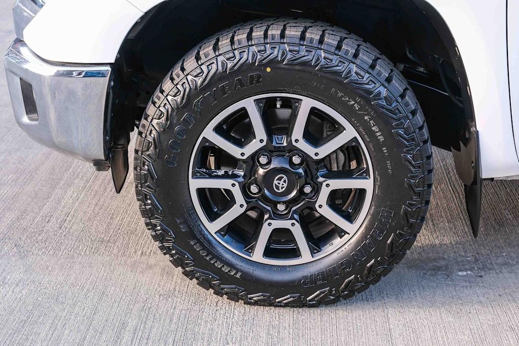 Thumbnail: 2015 Toyota Tundra - 21