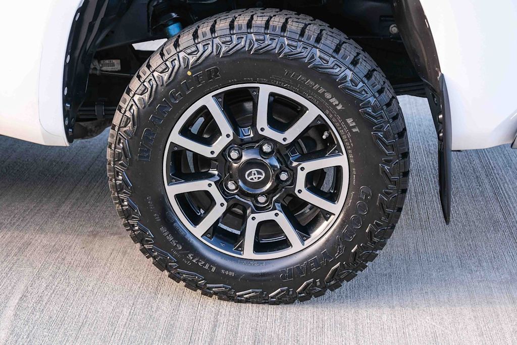 Thumbnail: 2015 Toyota Tundra - 20