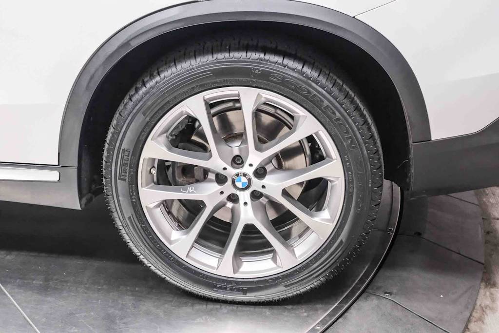 Thumbnail: 2021 BMW X5 - 8