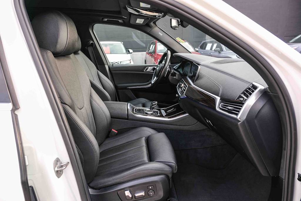 Thumbnail: 2021 BMW X5 - 10
