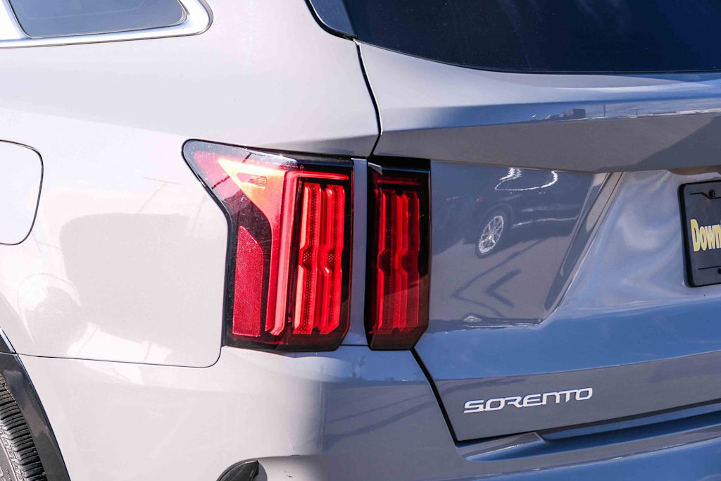 Thumbnail: 2023 Kia Sorento - 17