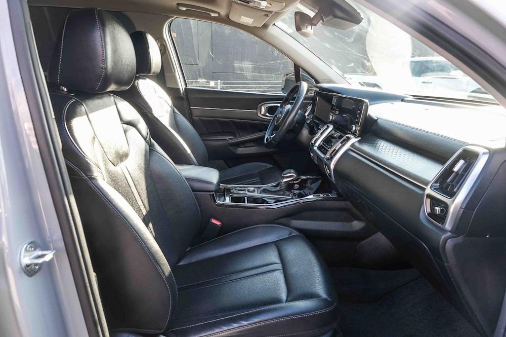 Thumbnail: 2023 Kia Sorento - 9