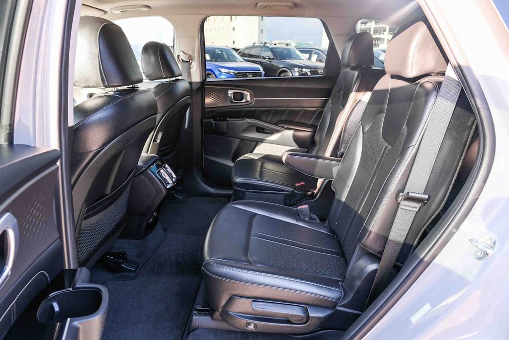 Thumbnail: 2023 Kia Sorento - 11