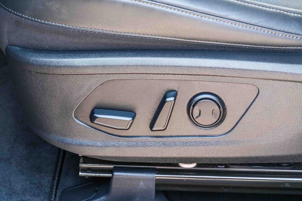 Thumbnail: 2023 Kia Sorento - 27