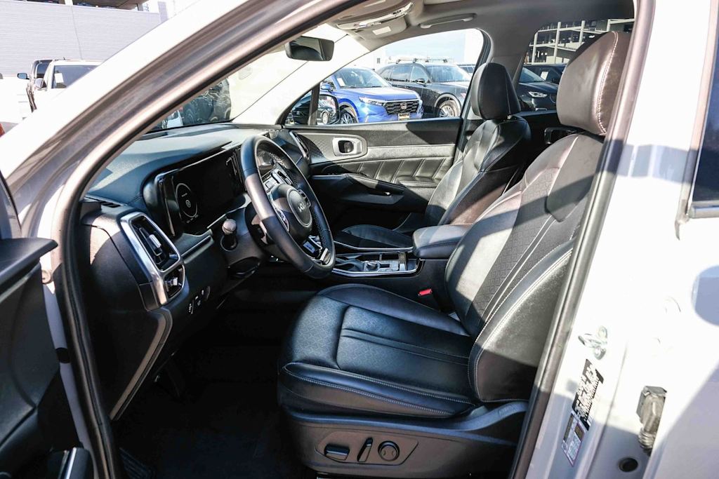 Thumbnail: 2023 Kia Sorento - 10