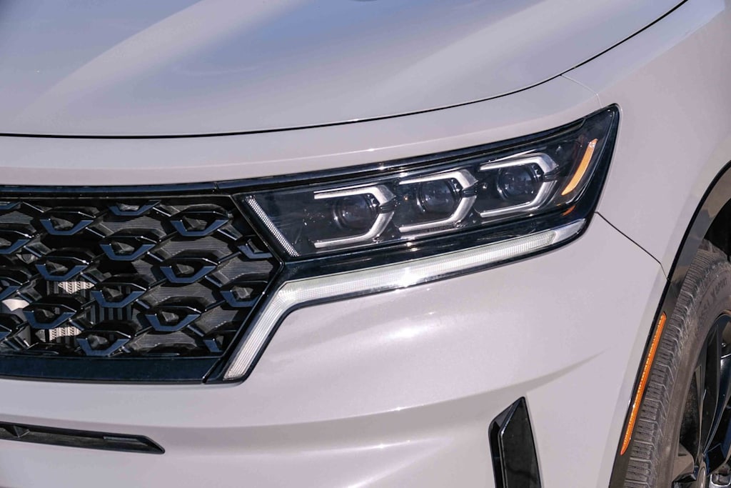 Thumbnail: 2023 Kia Sorento - 21