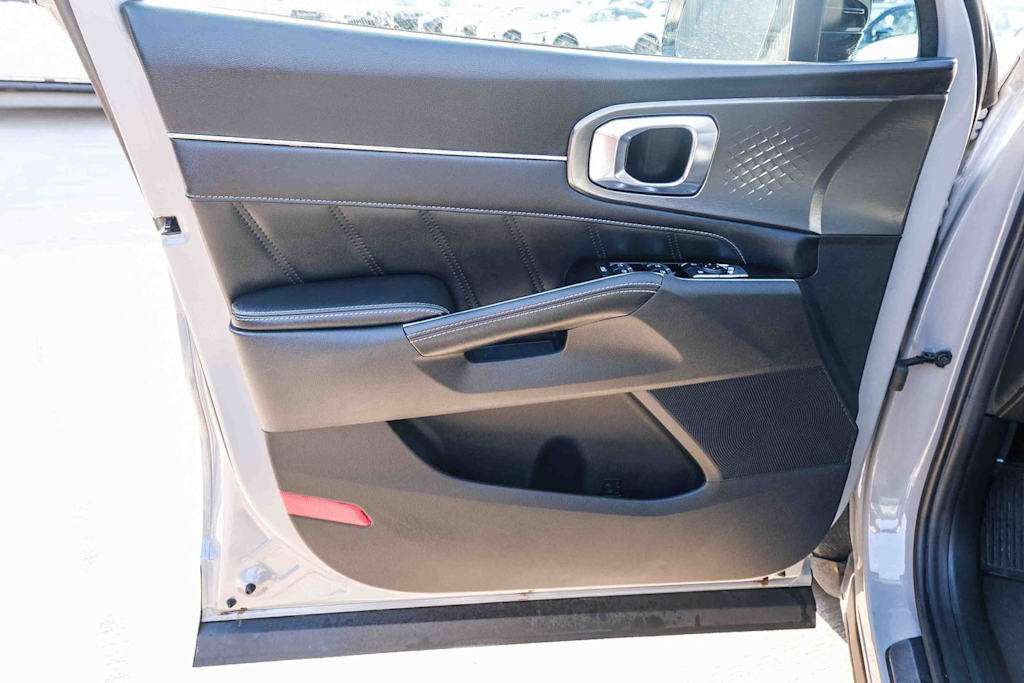 Thumbnail: 2023 Kia Sorento - 26