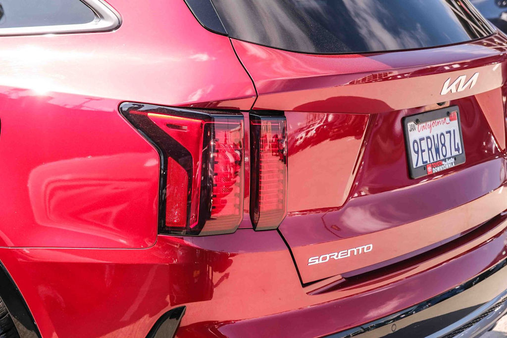 Thumbnail: 2023 Kia Sorento - 18