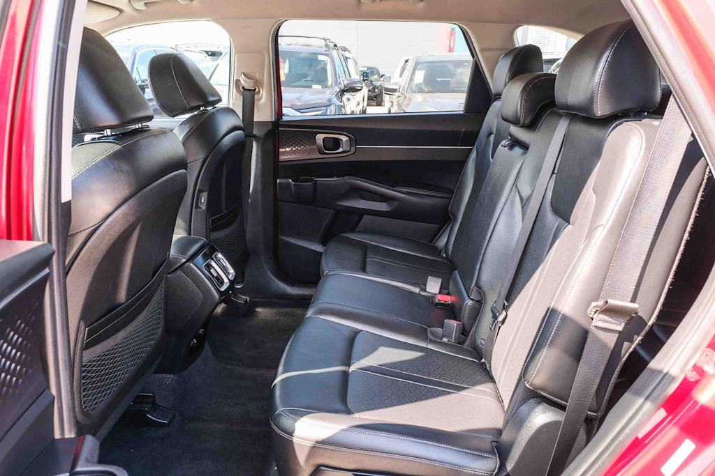 Thumbnail: 2023 Kia Sorento - 11