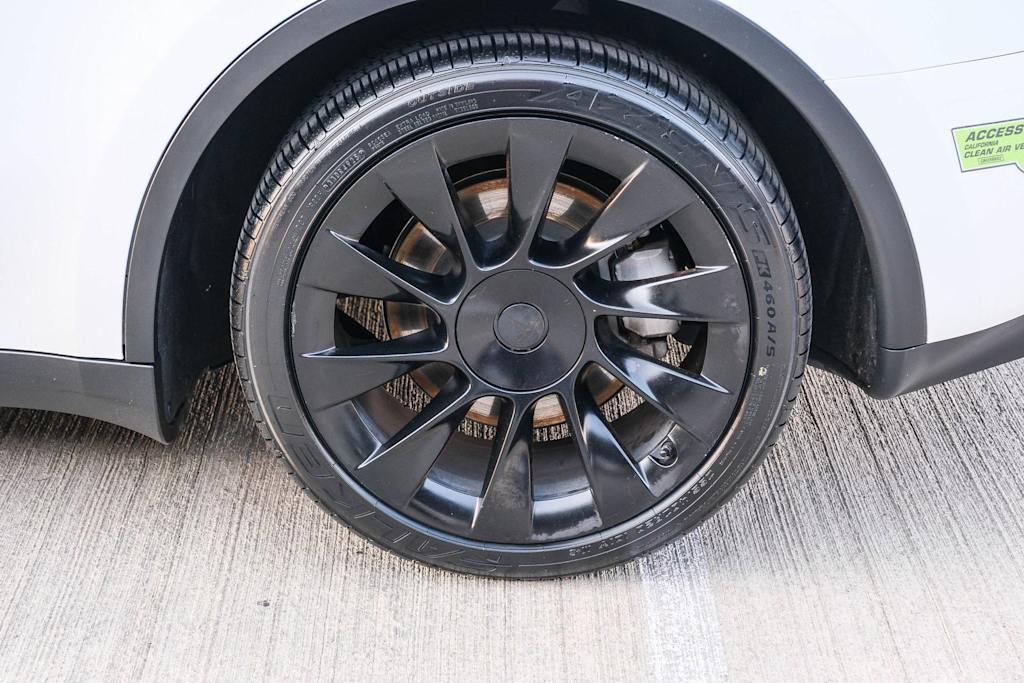 Thumbnail: 2023 Tesla Model Y - 17