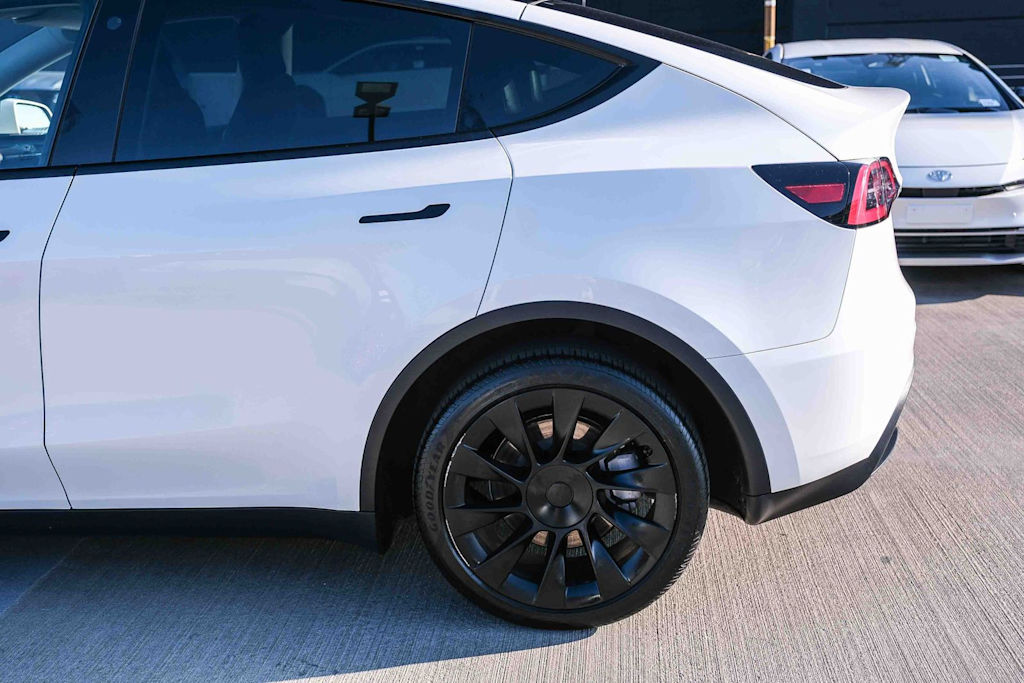 Thumbnail: 2023 Tesla Model Y - 7
