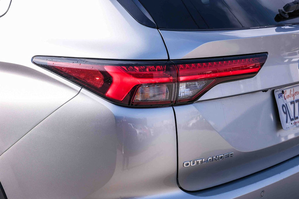 Thumbnail: 2024 Mitsubishi Outlander - 17