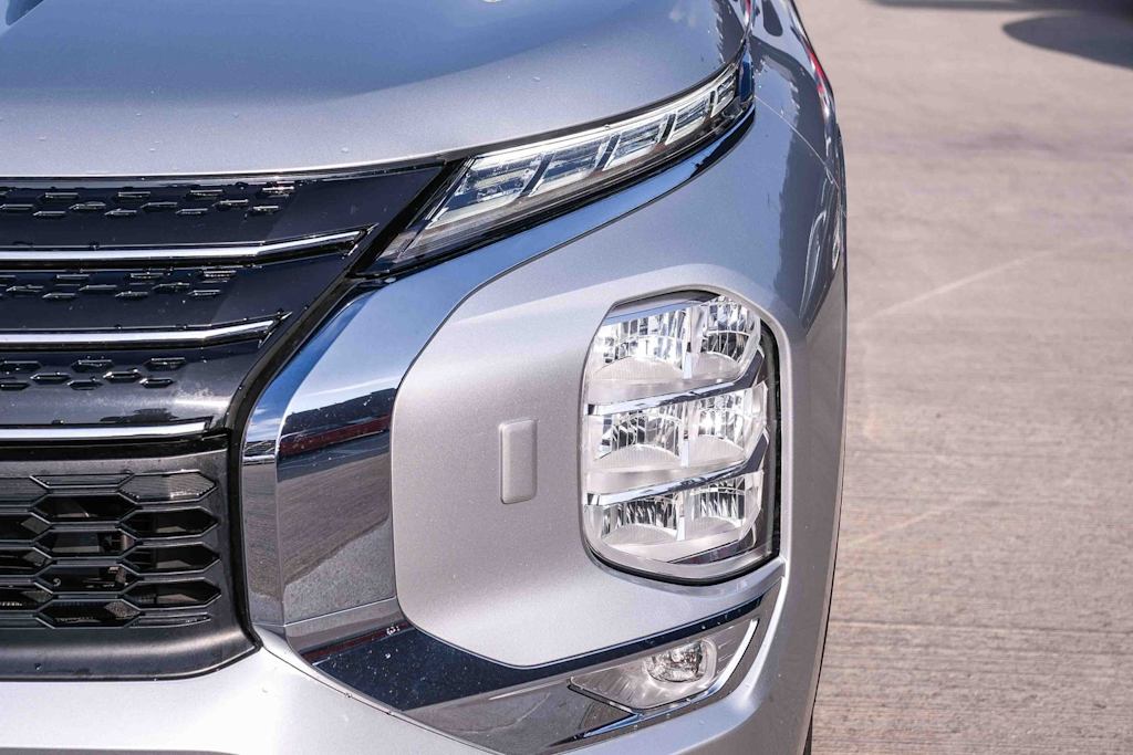 Thumbnail: 2024 Mitsubishi Outlander - 20