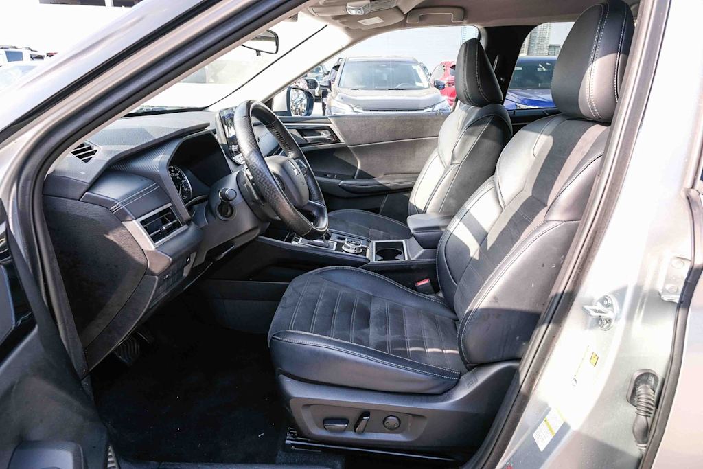 Thumbnail: 2024 Mitsubishi Outlander - 10