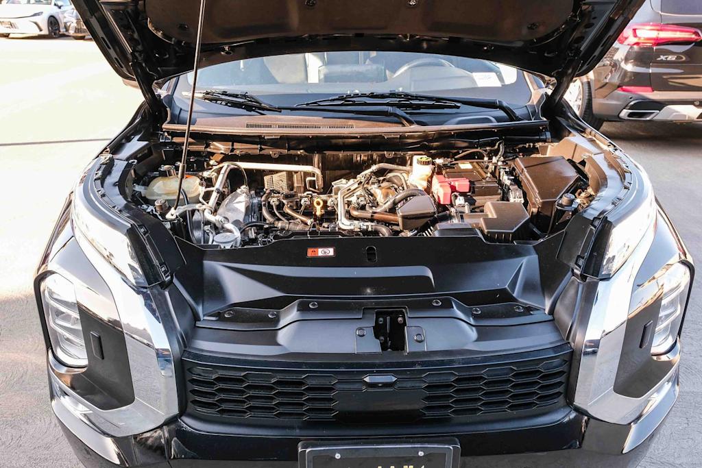 Thumbnail: 2024 Mitsubishi Outlander - 7