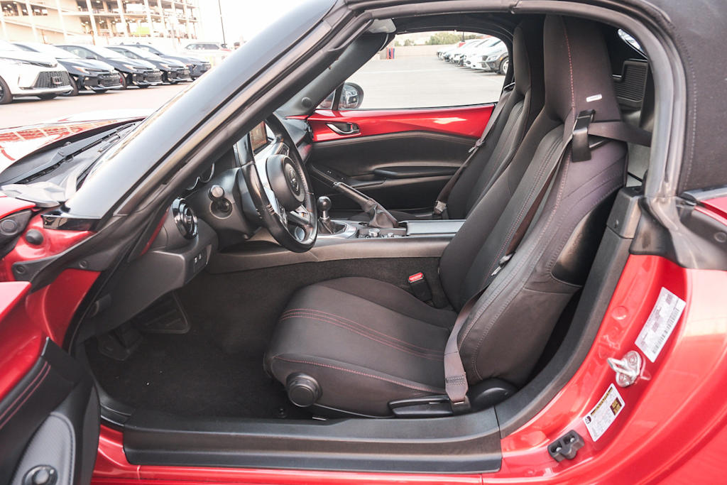 Thumbnail: 2016 Mazda MX-5 Miata - 10