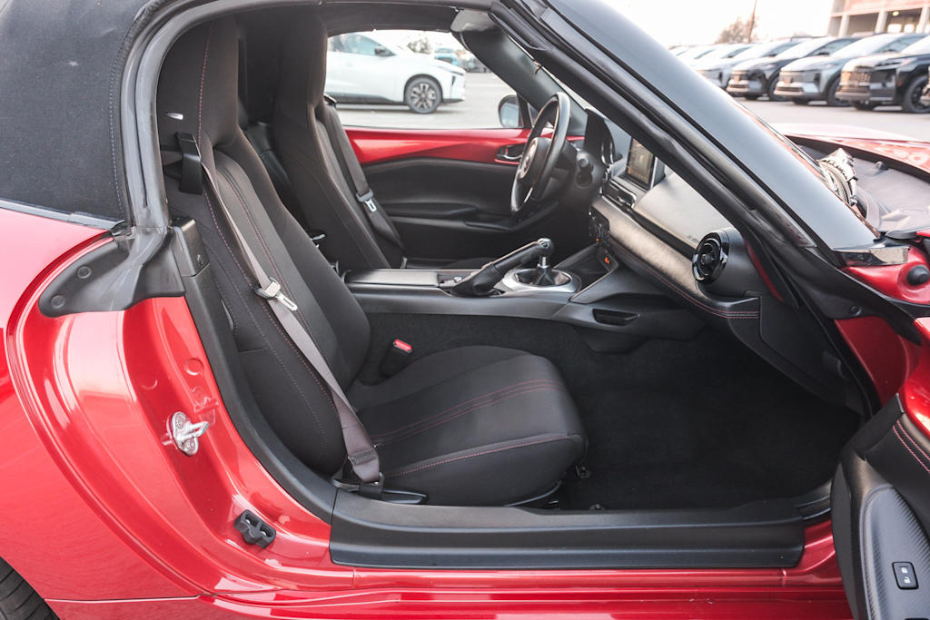 Thumbnail: 2016 Mazda MX-5 Miata - 9
