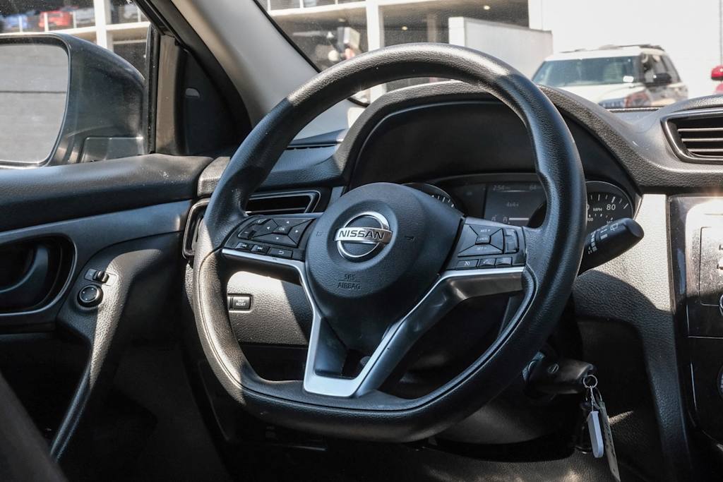 Thumbnail: 2018 Nissan Rogue Sport - 9