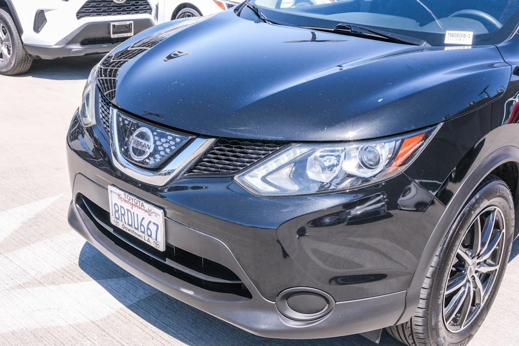 Thumbnail: 2018 Nissan Rogue Sport - 6