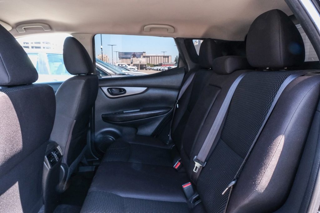 Thumbnail: 2018 Nissan Rogue Sport - 12